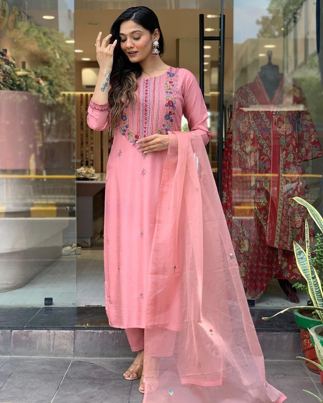 Blush Pink Chanderi Silk Embroidered Kurta Pant Set with Organza Dupatta