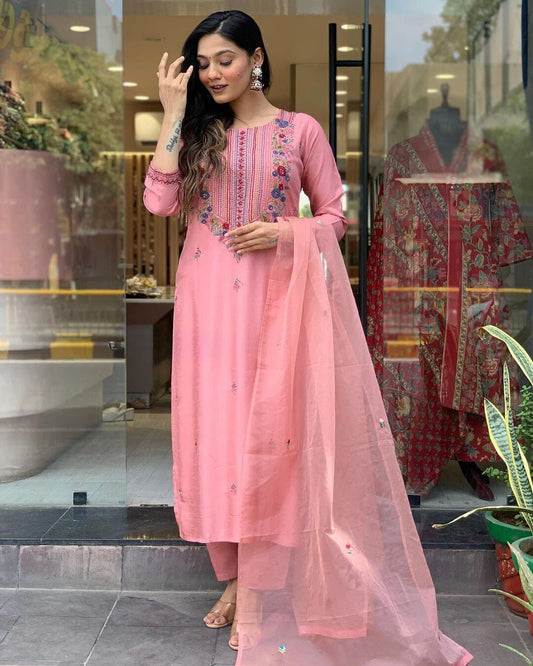 Blush Pink Chanderi Silk Embroidered Kurta Pant Set with Organza Dupatta