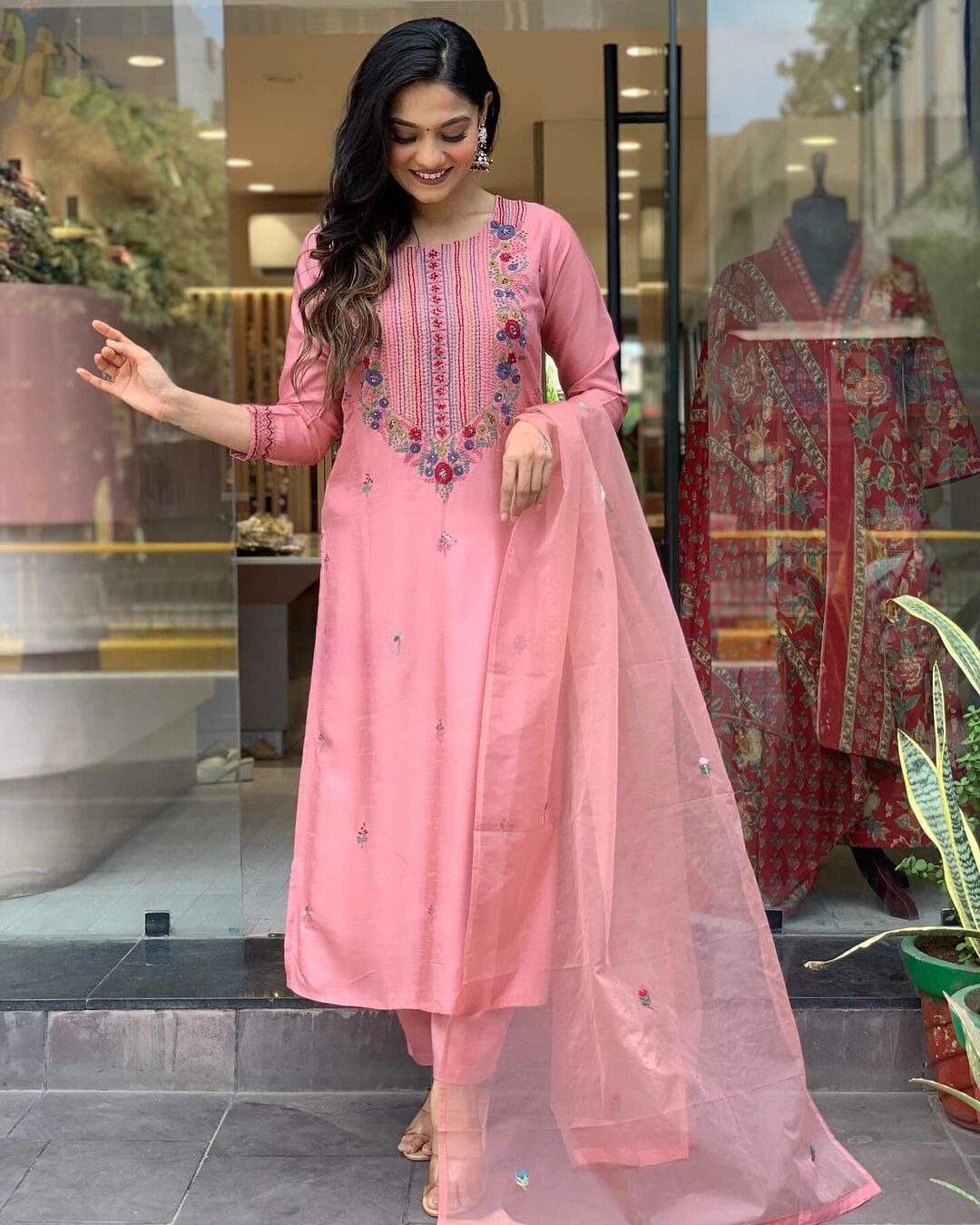 Blush Pink Chanderi Silk Embroidered Kurta Pant Set with Organza Dupatta