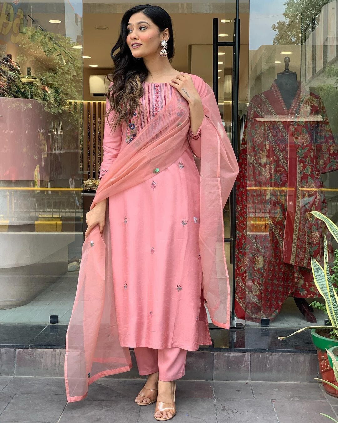 Blush Pink Chanderi Silk Embroidered Kurta Pant Set with Organza Dupatta